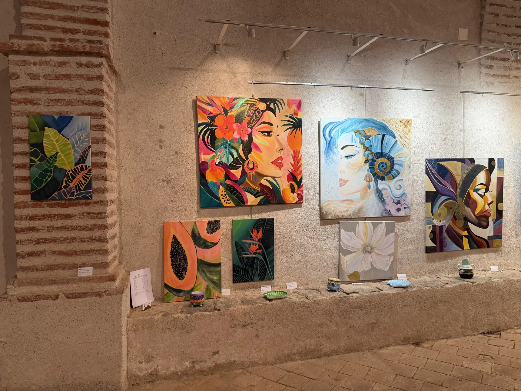 Les toiles de Sanja Sodic à l'exposition de la Chapelle Saint-Paul