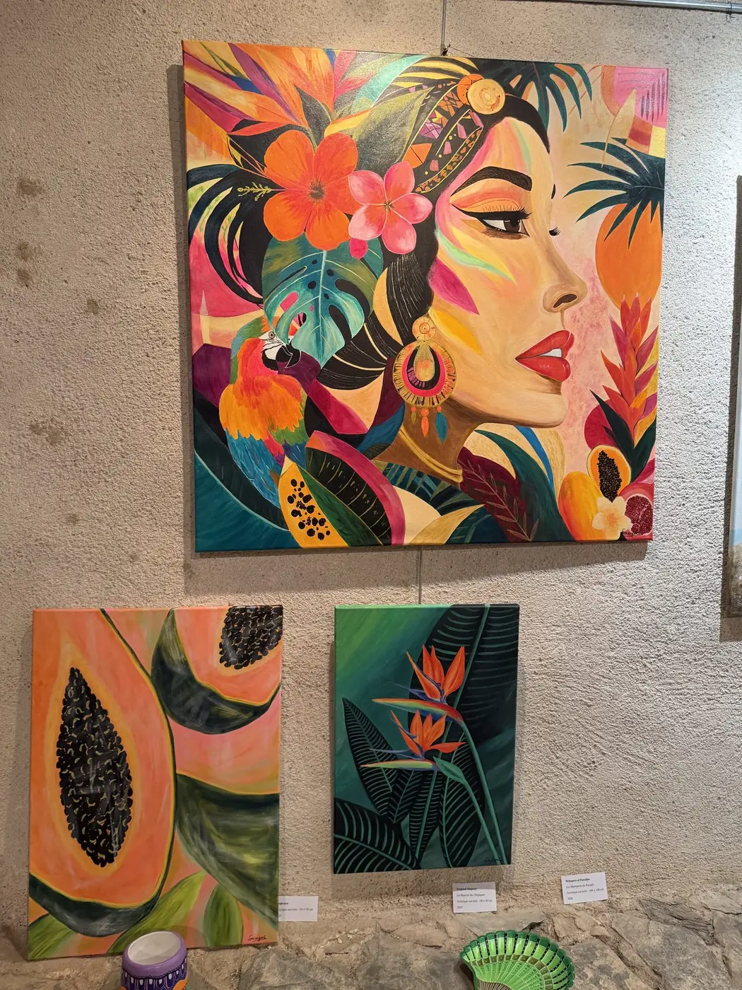 Portrait féminin tropical fleuri, tableau de Sanja Sodic