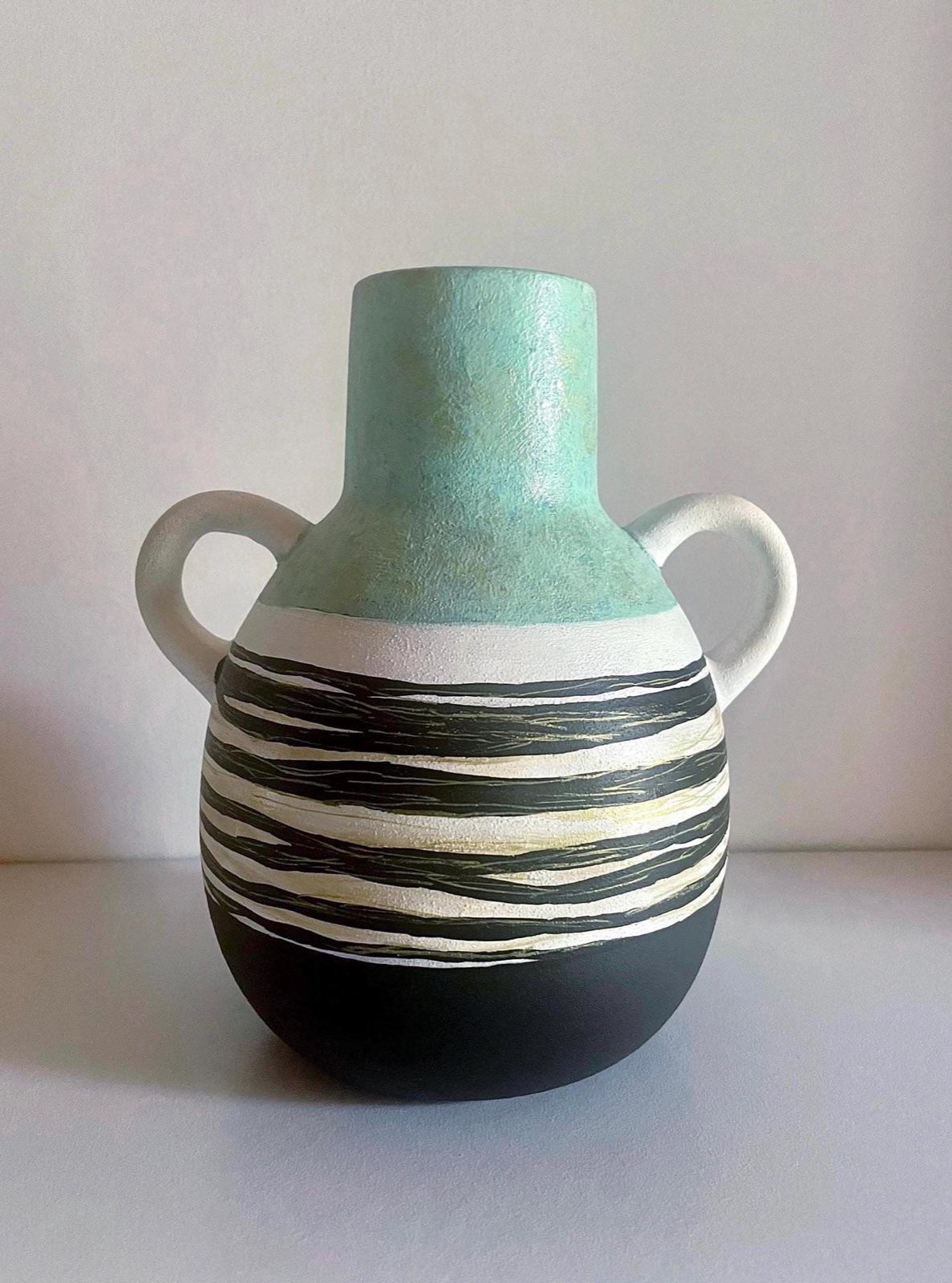 Golden Breeze, vase peint à la main — Vases & Pots peints main, SanyasArt