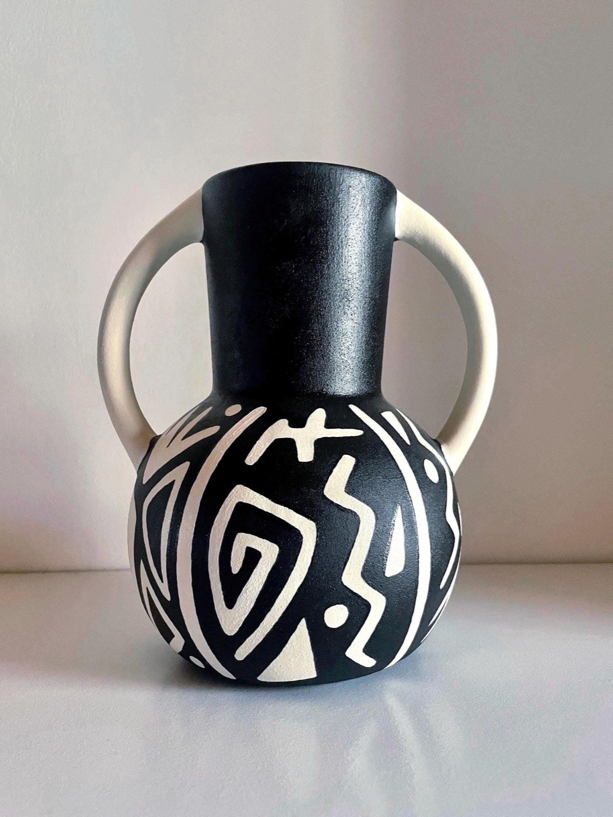 Tribal Spirit, vase peint à la main — Vases & Pots peints main, SanyasArt
